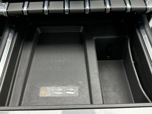 Used 2025 GMC Acadia Elevation image 18