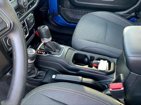 Used 2025 Jeep Gladiator Sport image 16