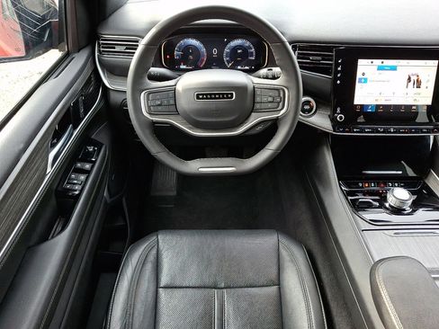 Used 2024 Jeep Wagoneer L Series II w/ Flexible Seating Group image 18