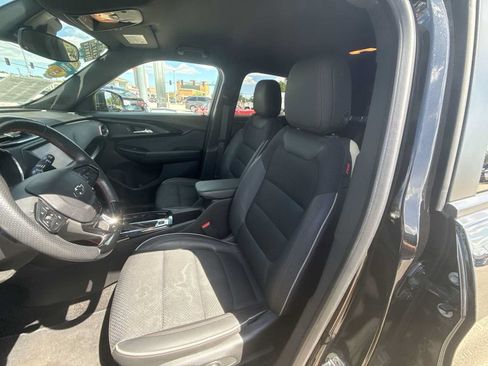 Used 2023 Chevrolet TrailBlazer RS FWD image 18