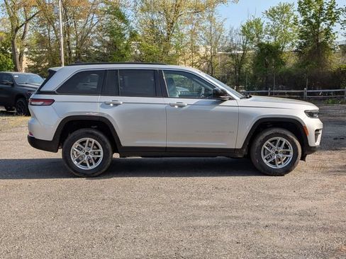 New 2026 Jeep Grand Cherokee Laredo X AWD/4WD image 2