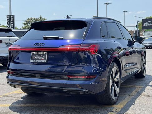 Used 2022 Audi e-tron Premium Plus w/ Premium Plus Package AWD/4WD image 10
