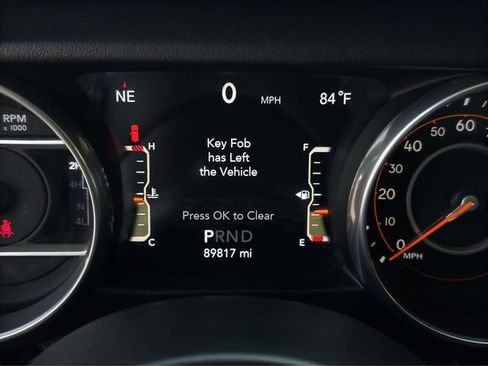 Used 2018 Jeep Wrangler Unlimited Sahara w/ Dual Top Group AWD/4WD image 17