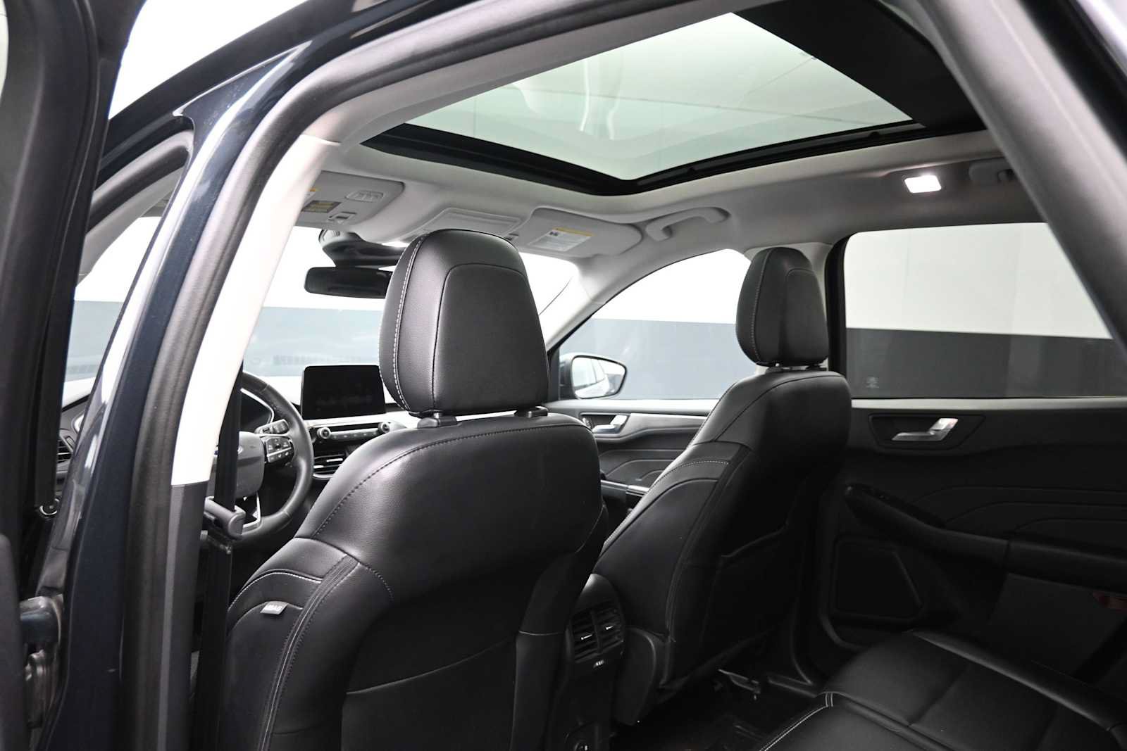 Used 2022 Ford Escape Titanium AWD/4WD image 14