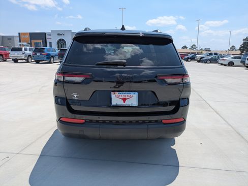 Used 2024 Jeep Grand Cherokee L Laredo AWD/4WD image 6