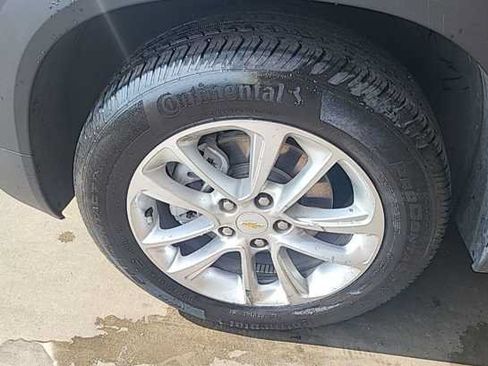 Used 2025 Chevrolet TrailBlazer LS w/ LS Convenience Package FWD image 2