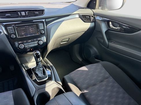 Used 2022 Nissan Rogue Sport SV image 21