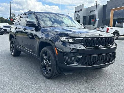 New 2025 Jeep Grand Cherokee Altitude image 4