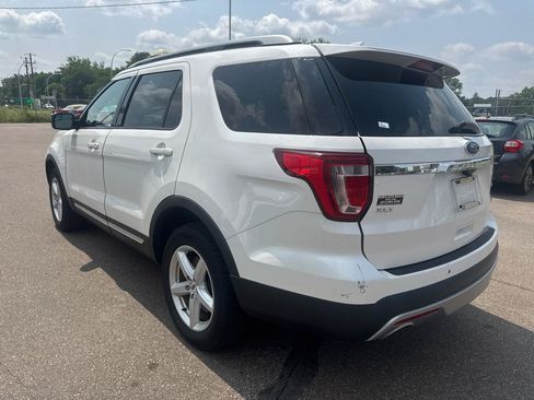 Used 2016 Ford Explorer XLT w/ Equipment Group 202A AWD/4WD image 7