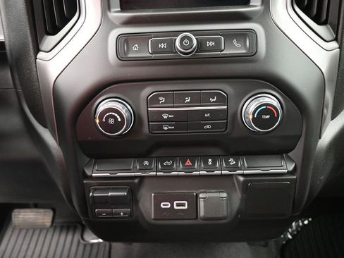 Used 2022 Chevrolet Silverado 1500 Custom Trail Boss AWD/4WD image 16