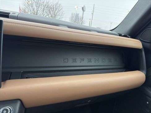 Used 2025 Land Rover Defender 110 X-Dynamic SE image 29