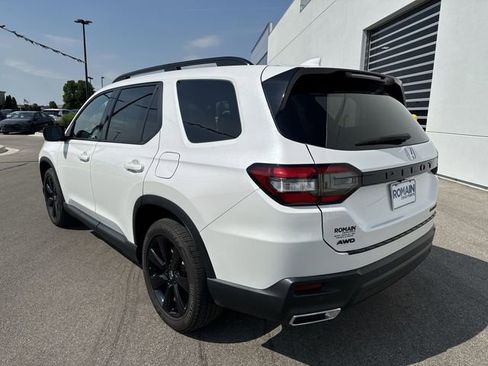 Used 2025 Honda Pilot Black Edition image 3