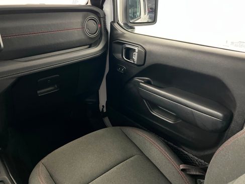 Used 2025 Jeep Wrangler Unlimited Rubicon AWD/4WD image 10