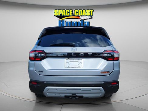 Certified 2025 Honda Pilot TrailSport image 6