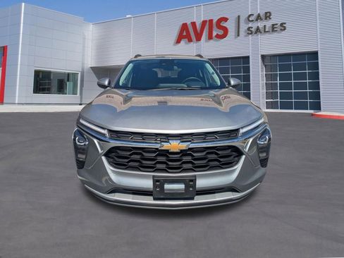 Used 2025 Chevrolet Trax LT w/ LT Convenience Package FWD image 2