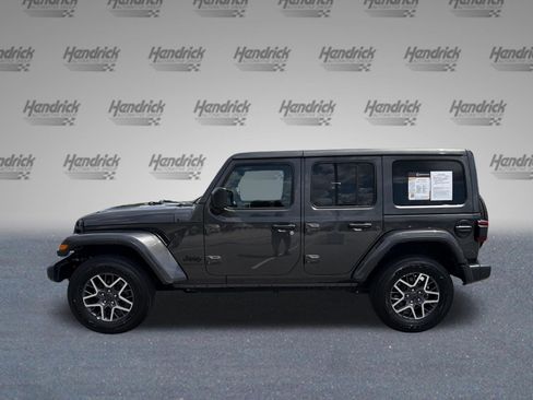 Used 2025 Jeep Wrangler Unlimited Sahara AWD/4WD image 6
