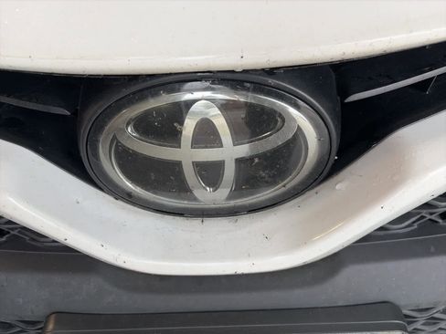 Used 2019 Toyota Camry SE image 3