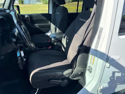 Used 2018 Jeep Wrangler Unlimited Sport AWD/4WD image 28