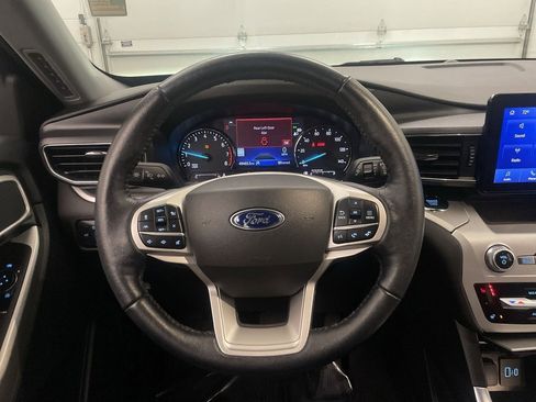 Used 2022 Ford Explorer XLT w/ Equipment Group 202A image 5