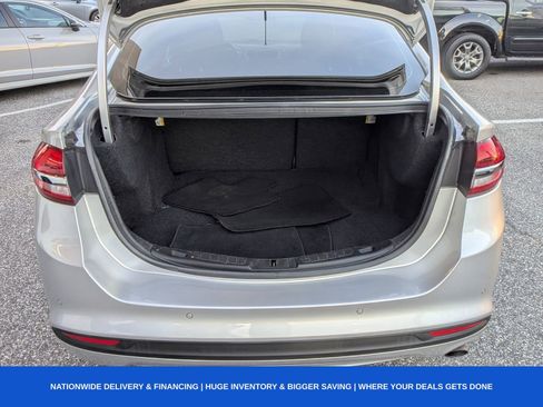 Used 2017 Ford Fusion SE w/ Fusion SE Technology Package image 11