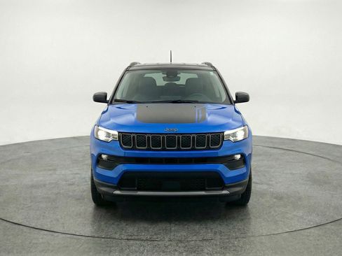 Used 2025 Jeep Compass Trailhawk image 2