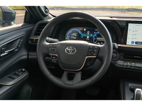 Used 2023 Toyota Crown Platinum AWD/4WD image 21