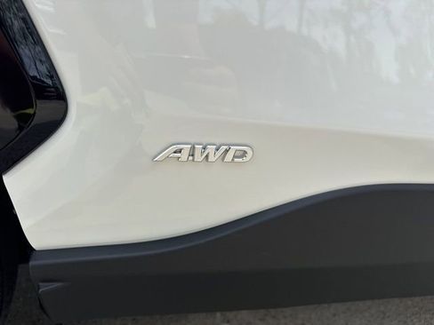 Used 2025 Toyota RAV4 LE AWD/4WD image 3