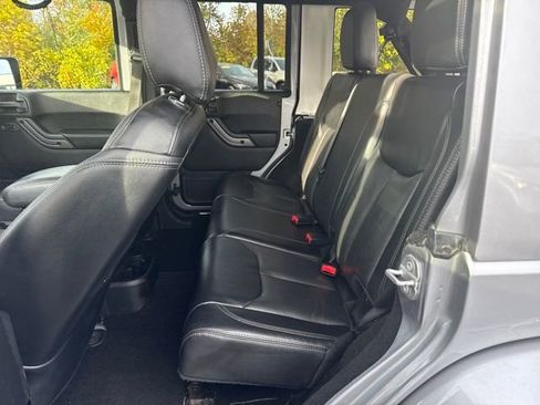 Used 2018 Jeep Wrangler Unlimited Sahara image 23