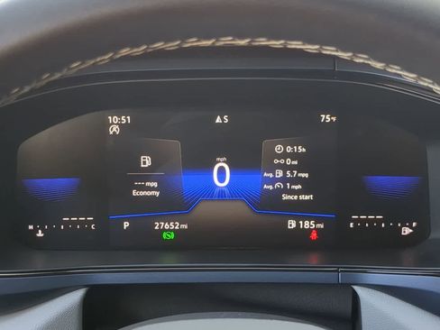 Used 2024 Volkswagen Taos SE image 32