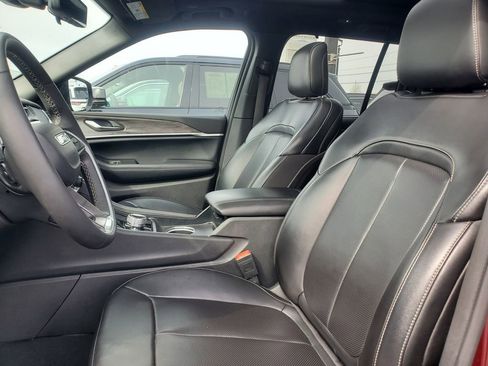 Used 2024 Jeep Grand Cherokee Limited w/ Luxury Tech Group II image 10