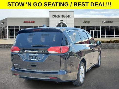 Used 2023 Chrysler Voyager LX FWD image 5