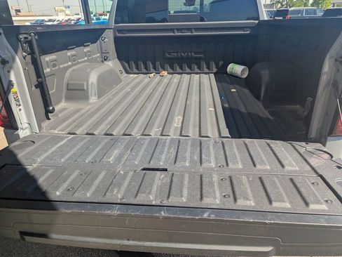 Used 2025 GMC Sierra 1500 AT4 w/ Technology Package AWD/4WD image 12