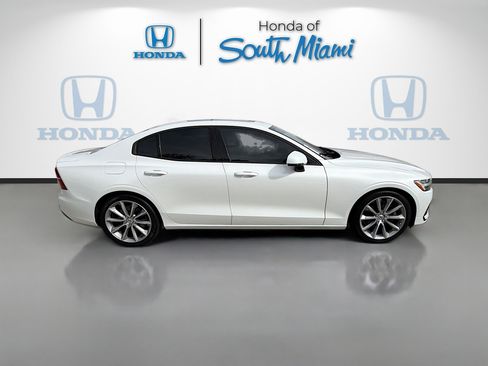 Used 2020 Volvo S60 T5 Momentum image 8