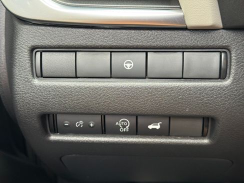 Used 2023 Nissan Rogue SV w/ SV Premium B Package FWD image 17