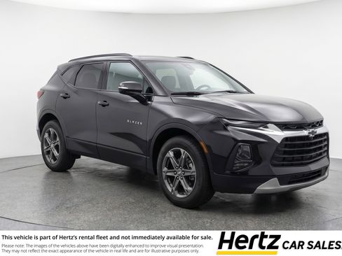 Used 2025 Chevrolet Blazer LT image 1