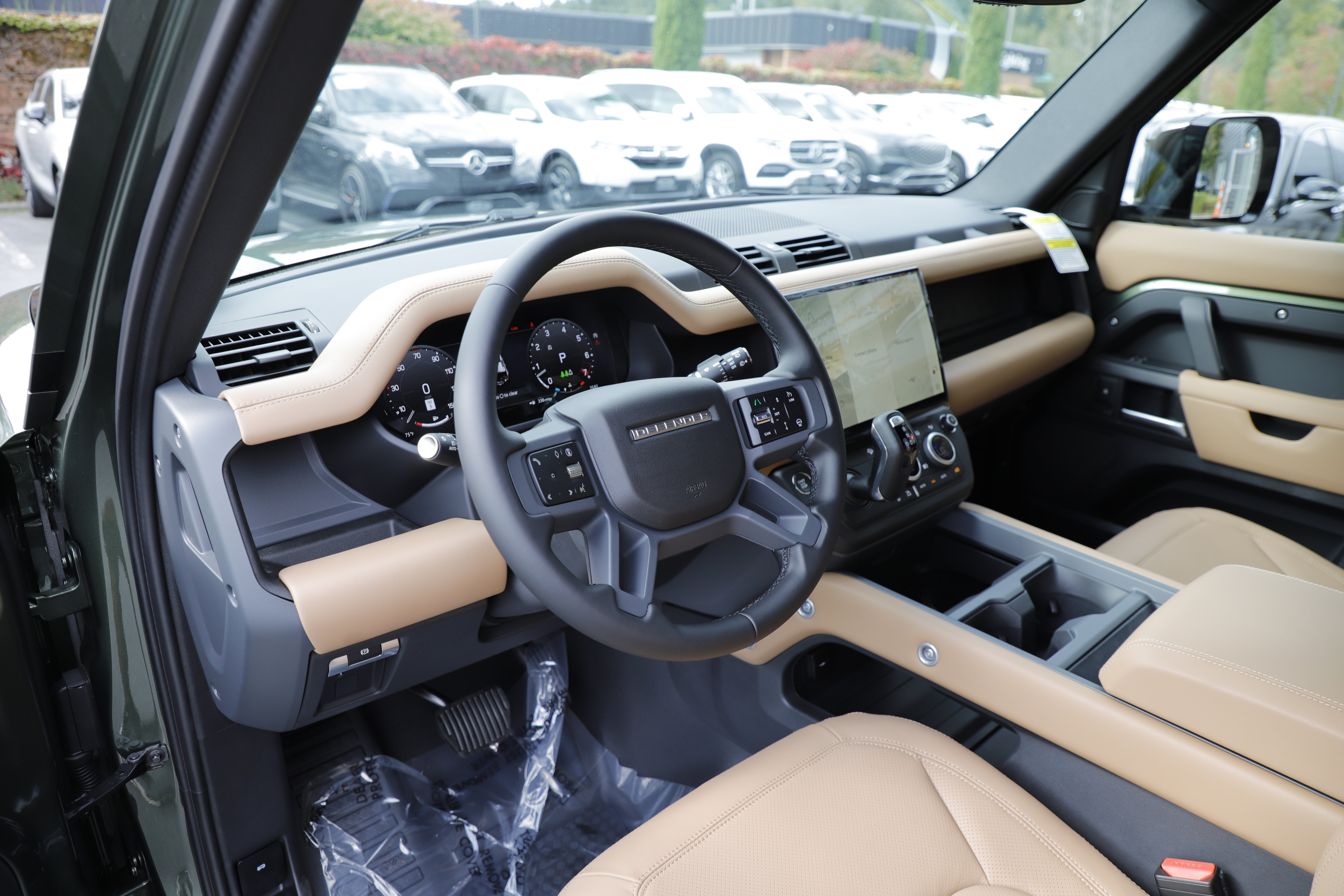 New 2026 Land Rover Defender 110 X-Dynamic SE AWD/4WD image 16