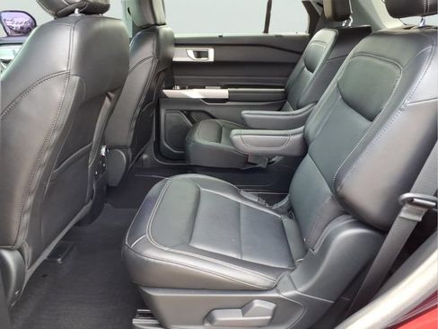 Used 2023 Ford Explorer Limited w/ Equipment Group 301A AWD/4WD image 6