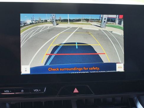 Used 2024 Toyota Venza Nightshade image 7