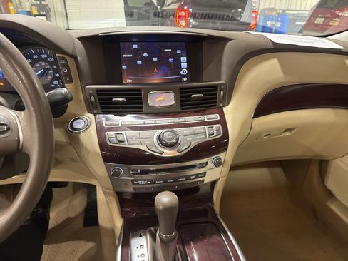 Used 2018 INFINITI Q70 L 3.7 image 16