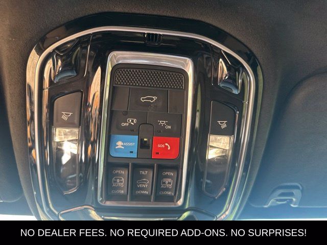 Used 2023 Jeep Grand Wagoneer Series III AWD/4WD image 28