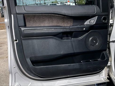 Used 2019 Ford Expedition Max Limited image 17