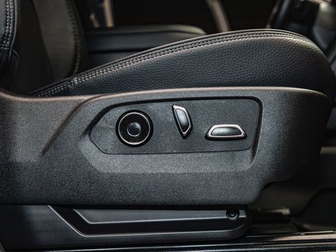 Used 2025 GMC Sierra 3500 Denali w/ Denali Reserve Package image 28