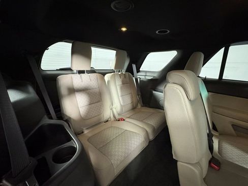 Used 2014 Ford Explorer XLT w/ Equipment Group 201A image 9