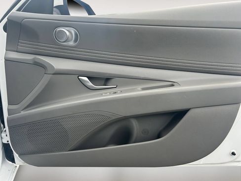 Used 2025 Hyundai Elantra SEL FWD image 25