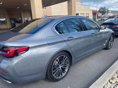 Used 2023 BMW 530e w/ Executive Package image 25