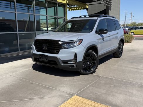 Used 2025 Honda Passport Black Edition image 2