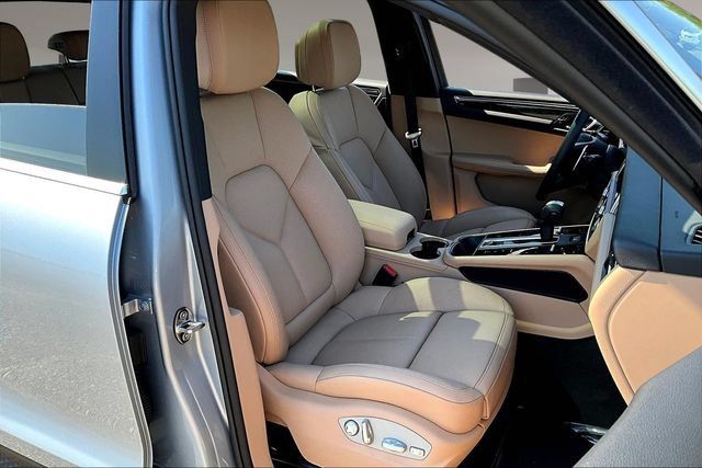 Used 2026 Porsche Macan AWD/4WD image 27