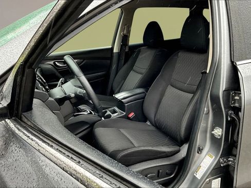 Used 2020 Nissan Rogue SV image 20