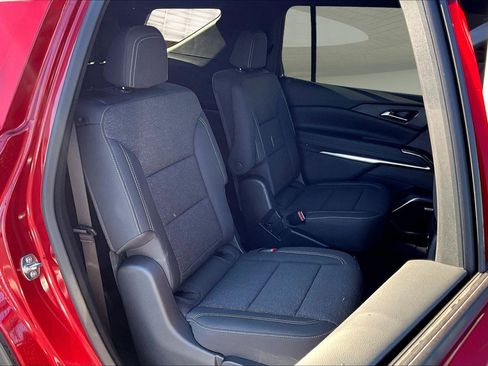 New 2025 Chevrolet Traverse LT w/ Enhanced Driving Package image 9