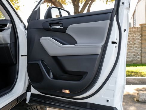 Used 2022 Toyota Highlander XLE image 57